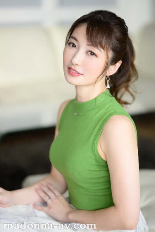 ROE-138 大学生の恋人を夢中にさせる、大人の色気と可愛さを併せ持つ人妻―。 澤乃かのか 42歳 AV DEBUT